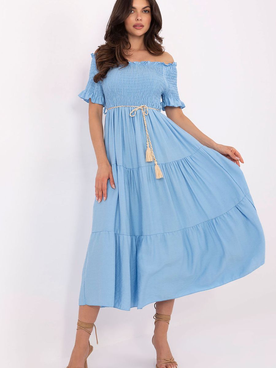 Sommer midi kjole med spansk hals og flæser model 215188 — Italy Moda