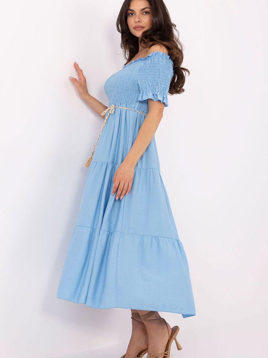 Sommer midi kjole med spansk hals og flæser model 215188 — Italy Moda