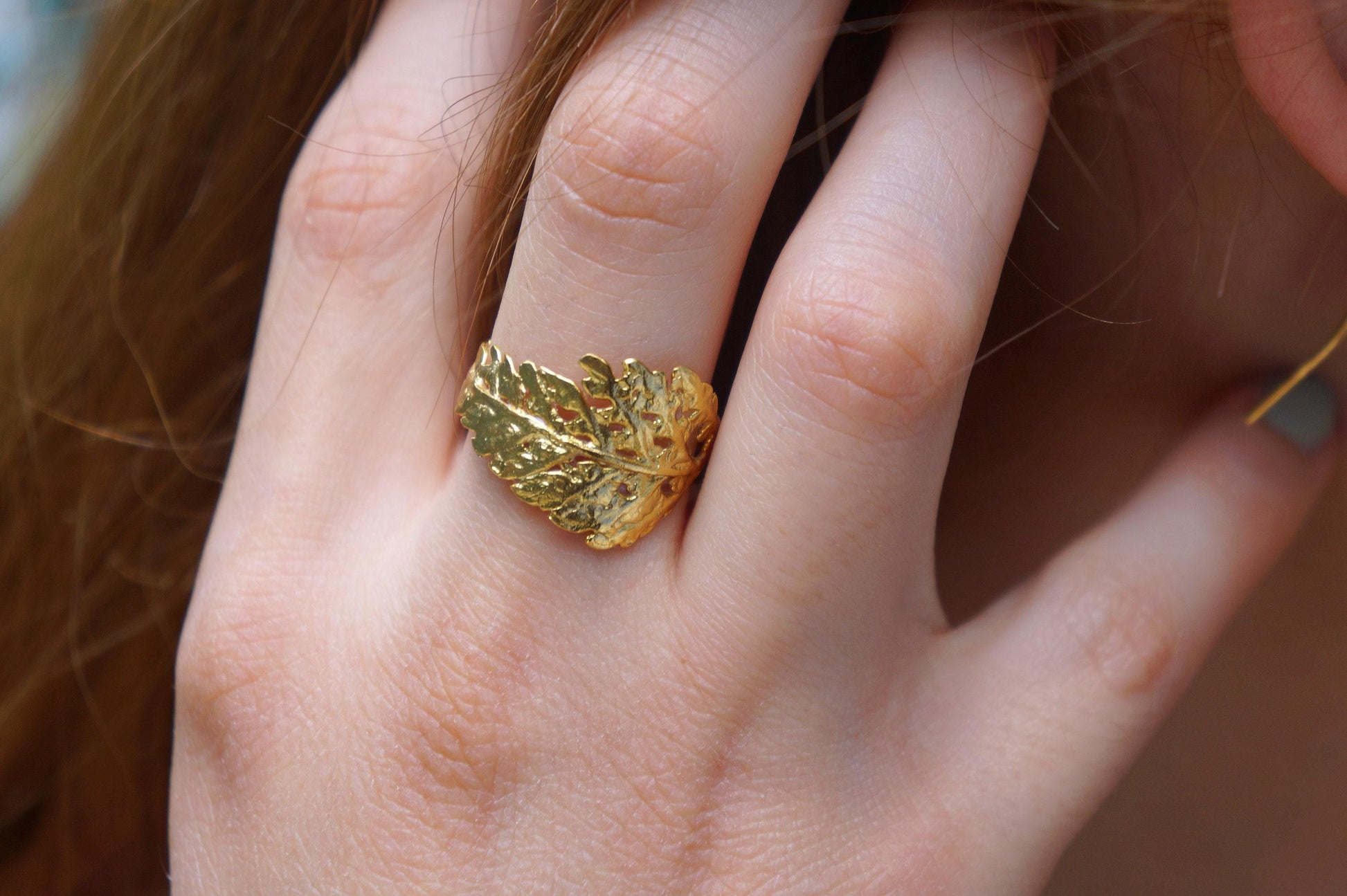 Bregneblad Ring — Forgyldt Messing | Naturinspireret Design